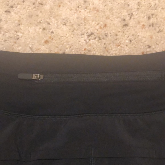 Lululemon Speed Up Low-Rise Lined Short 2.5” in Black Size 6 - Picture 7 of 10